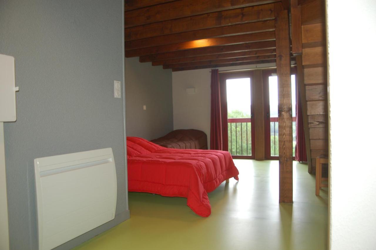 Gite Du Haut Cantal - Appartements Meubles Avec Kitchenette Et Chambres Sans Kitchenette Condat  Exterior photo