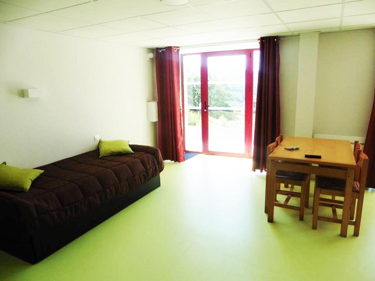 Gite Du Haut Cantal - Appartements Meubles Avec Kitchenette Et Chambres Sans Kitchenette Condat  Exterior photo